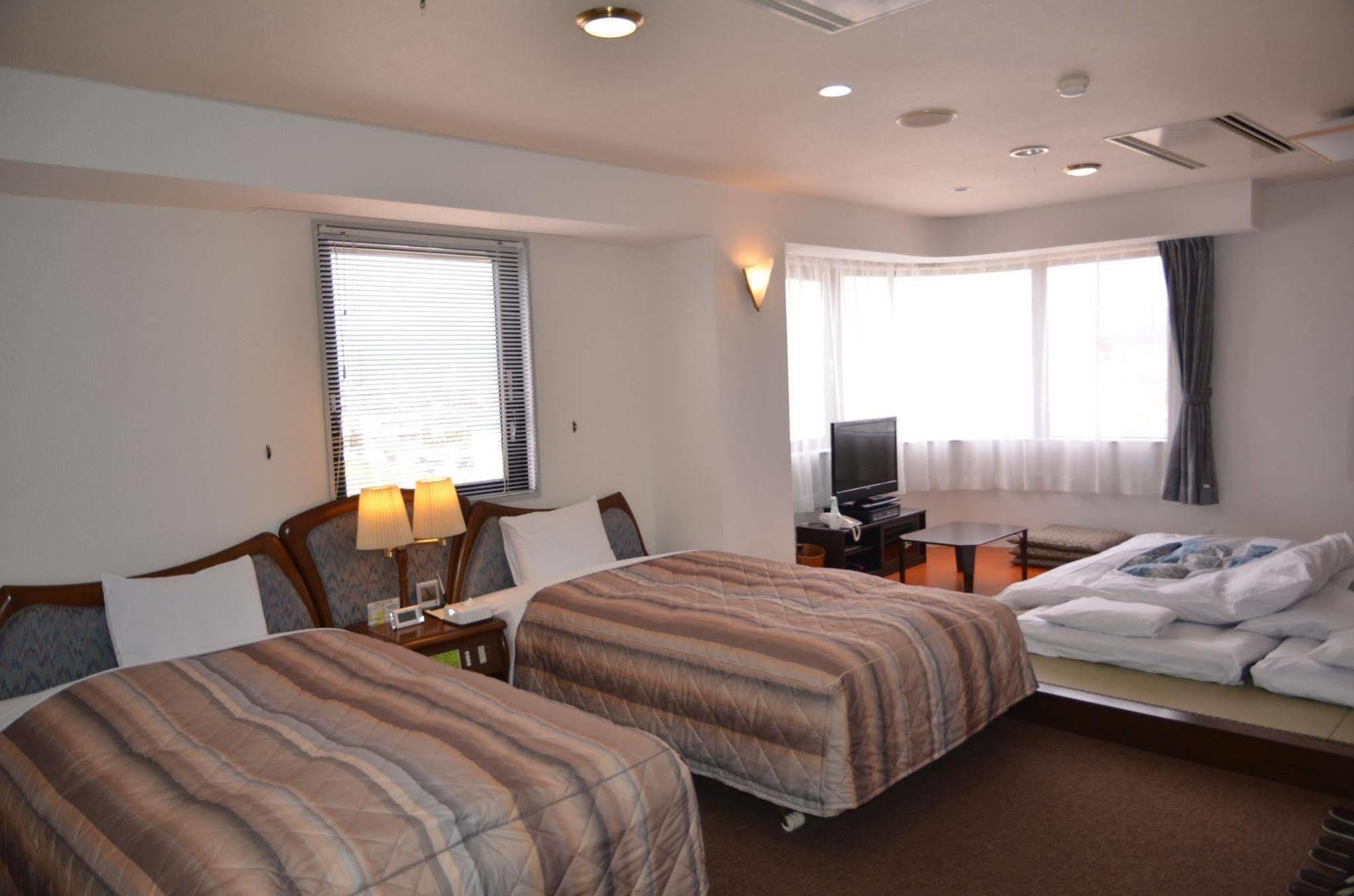 Hotel Ermou Regency Saint Neots Zewnętrze zdjęcie